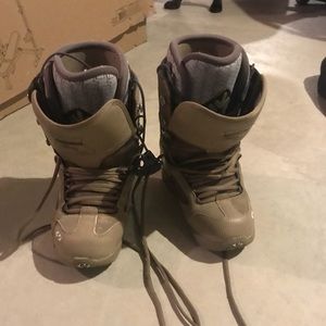 Men’s snowboard boots